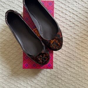 Stylish Women's Black and Brown Flats